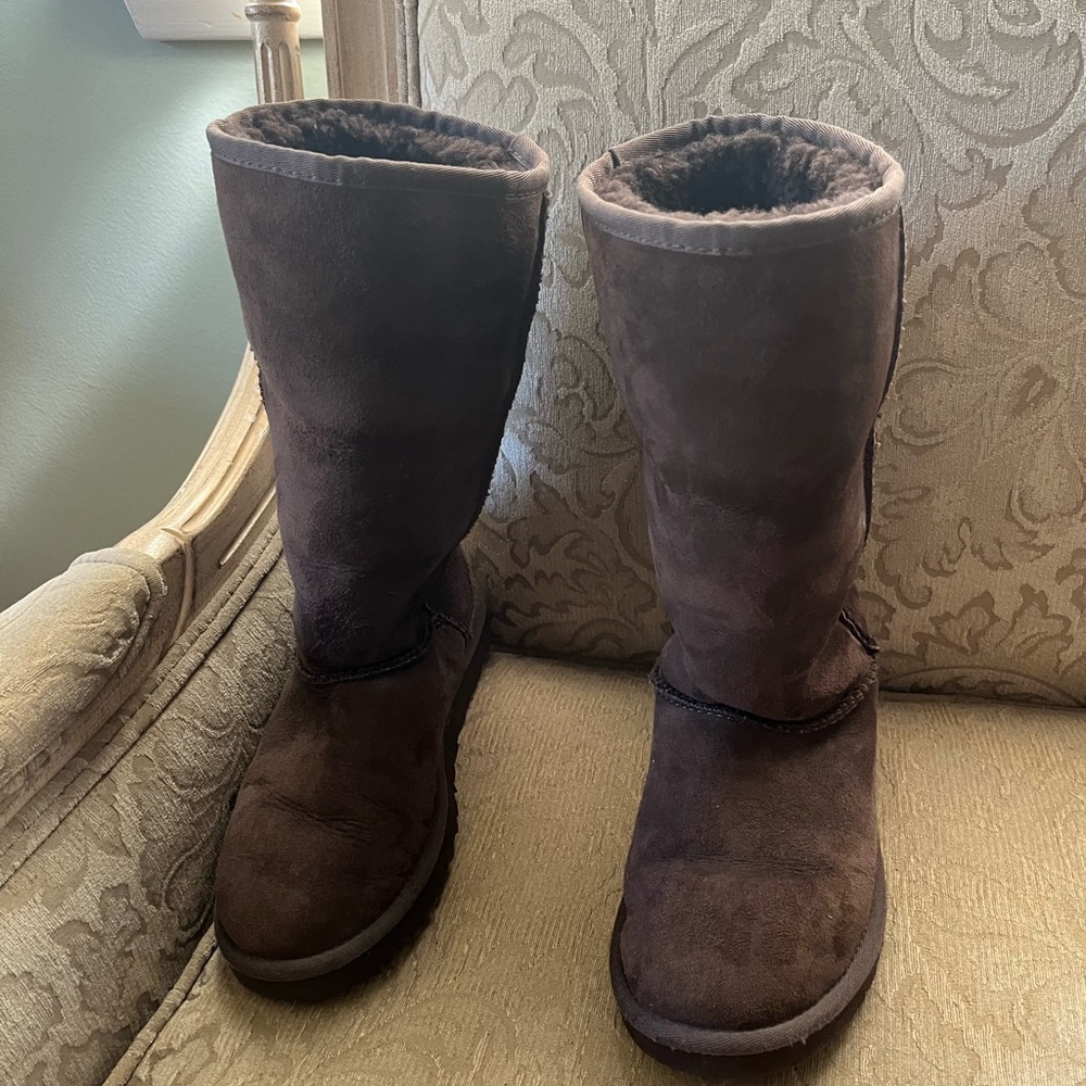 Classic Ugg boots Chocolate Brown Size 4